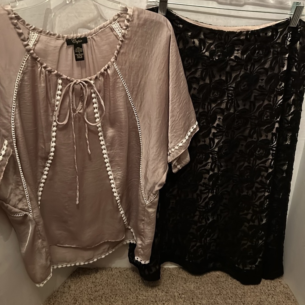 2 piece skirt and blouse. 12 and M. MIX and Cupio